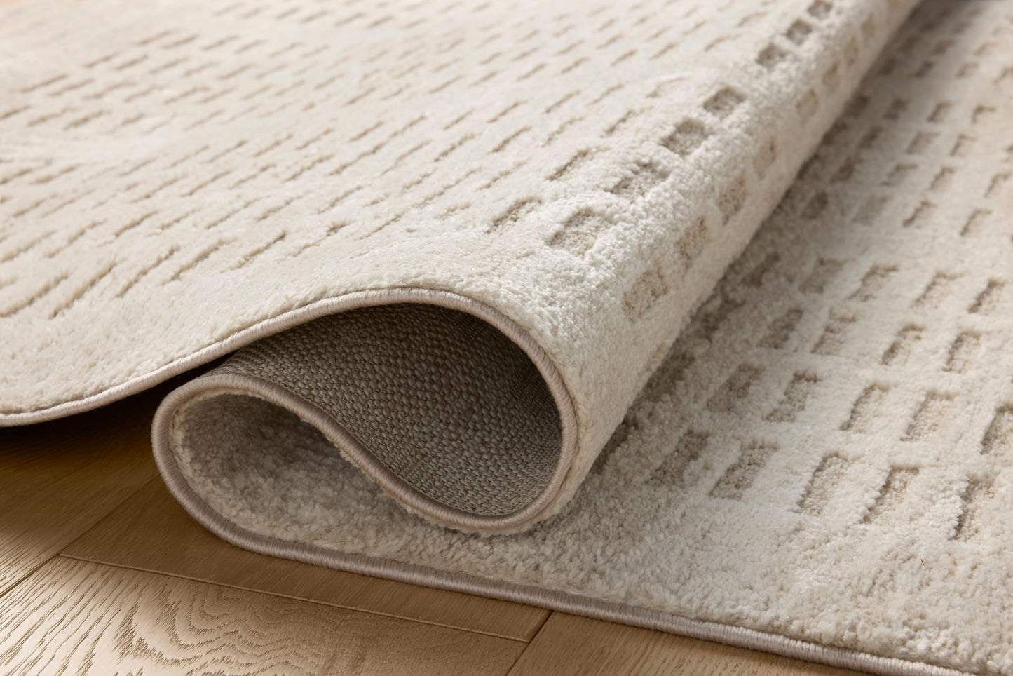 2'-7" x 8'-0" Area Rug